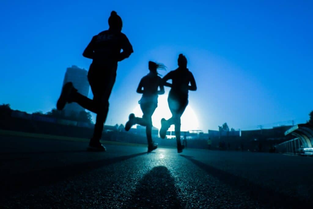 Atleta em concentração antes da competição — psicologia do esporte TBrain Curitiba